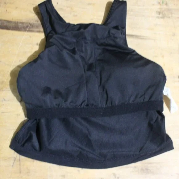 Athleta Black Conscious Crop Sports Bra (803) - Picture 5 of 9